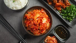 Znáte kvašenou specialitu kimchi? Připravte si ji doma snadno a levně a bacily se vám vyhnou!