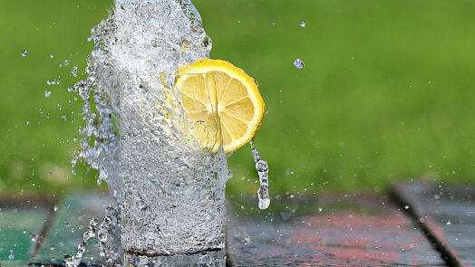 Jak připravit perfektní domácí iontový nápoj: Potřebujete jen vodu, citron, sůl a pár minut času