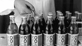 Retro okénko: Kofola je český poklad mezi limonádami. Proč vznikla na příkaz vlády a nahradila Coca-Colu?