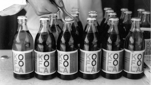 Retro okénko: Kofola je český poklad mezi limonádami. Proč vznikla na příkaz vlády a nahradila Coca-Colu?