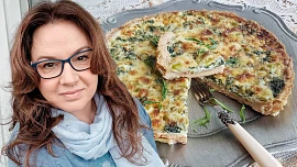 Holka u plotny: Tenhle slaný koláč se špenátem, smetanou a sýrem chutná i králi, vůbec se tomu nedivím