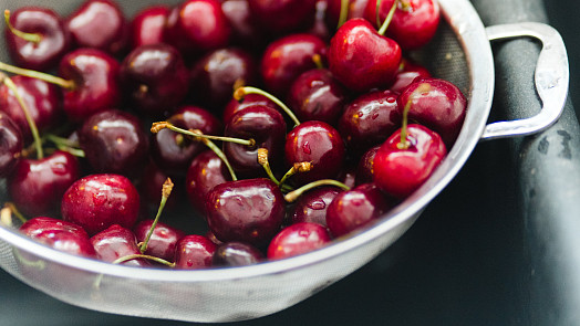 Kolik třešní, tolik višní: Čím se liší červené letní plody a kdy na ně vyrazit?