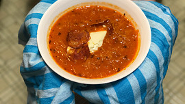 Opilecká polévka korhelyleves: Vyhlášená maďarská specialita postaví na nohy i po obzvlášť bouřlivém večírku