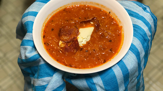 Opilecká polévka korhelyleves: Vyhlášená maďarská specialita postaví na nohy i po obzvlášť bouřlivém večírku