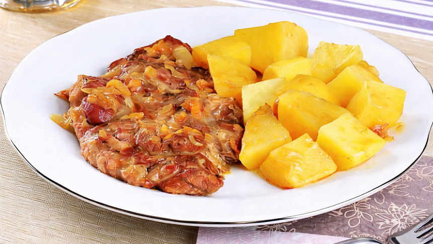 Krkovice se dá připravit na mnoho způsobů, dušení je jedním z nich.