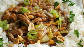 Rychlá a výborná česká čína: Variaci na kung pao máte hotovou během chvíle a jinou už nikdy chtít nebudete