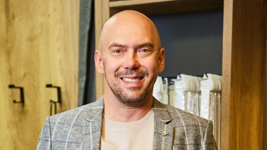 Láďa Hruška připravuje „bramborový“ salát bez brambor: Letos se navíc inspiruje receptem Karla Gotta