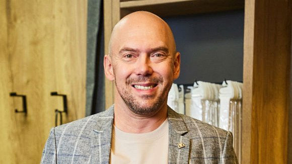 Láďa Hruška připravuje „bramborový“ salát bez brambor: Letos se navíc inspiruje receptem Karla Gotta