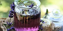 Levandulový sirup: Na voňavý a lahodný nápoj jsou potřeba jen tři ingredience a budeme mít léto ve sklenici