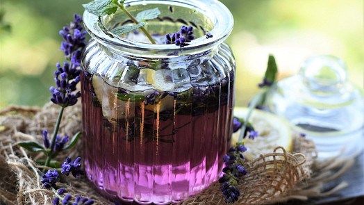 Levandulový sirup: Na voňavý a lahodný nápoj jsou potřeba jen tři ingredience a budeme mít léto ve sklenici