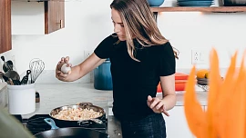 Čerstvá mrkev zabrání přepalování oleje: 8 babských rad pro perfektní smažení