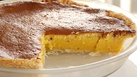 Americký chess pie aneb Šachový koláč: Je jemný díky pudinkové náplni, voňavý po másle a na přípravu neskutečně snadný