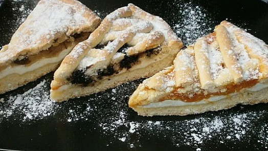 Jak na křupavý linecký koláč se třemi druhy náplní: Perfektní moučník, který si zamiluje celá rodina, voní jablky a povidly