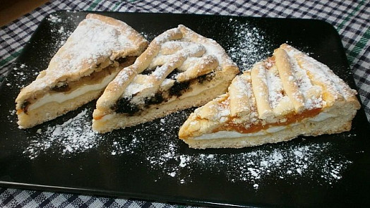 Jak na křupavý linecký koláč se třemi druhy náplní: Perfektní moučník, který si zamiluje celá rodina, voní jablky a povidly