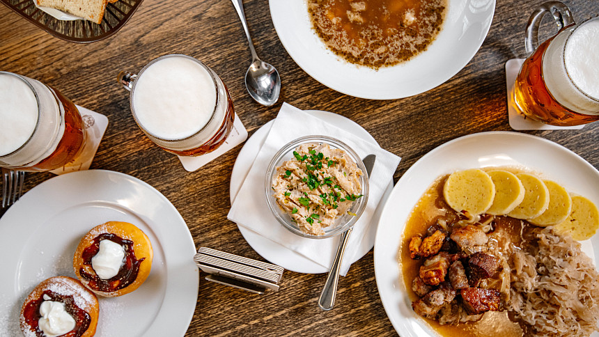 Masopustní lahůdky v restauraci Lokál na Tučný čtvrtek.
