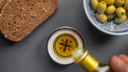 Jeden olej v kuchyni nestačí: Odborník radí, jak a do čeho jednotlivé druhy použít