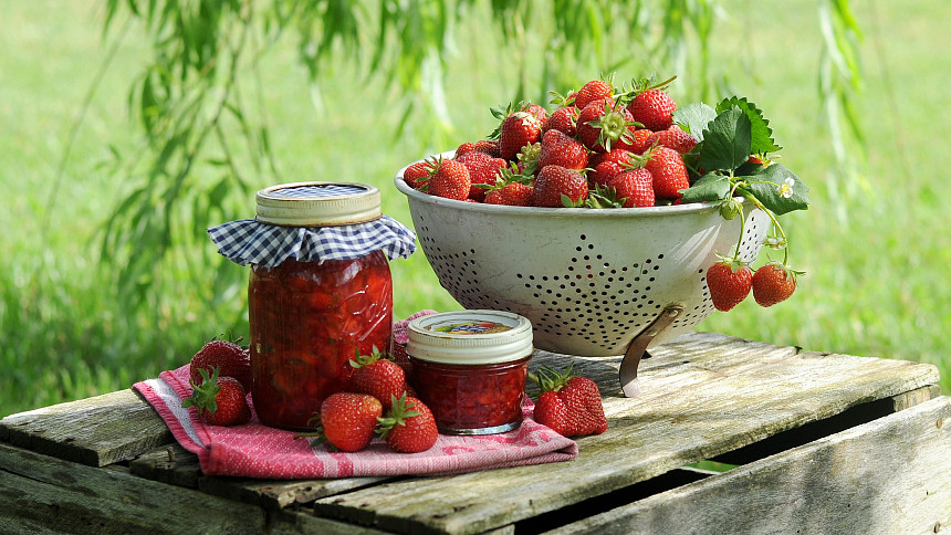 Jahodová klevela jako od babičky: Na vynikající alternativu zavařeniny stačí jen dvě ingredience a skvěle ochutí lívance