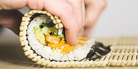 5 kroků k dokonalému sushi. Připravte nejznámější maki rolky skoro jako v japonské restauraci