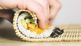 5 kroků k dokonalému sushi. Připravte nejznámější maki rolky skoro jako v japonské restauraci
