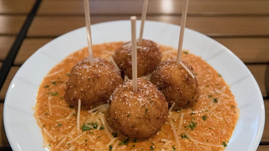 Smažené makaronové koule: Americká fastfoodová specialita, do níž využijete zbytky těstovin, je kulinárním hitem
