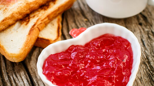 Neobvyklý způsob, jak zpracovat přebytek rajčat. Sladká rajčatová marmeláda chutná podobně jako meruňková