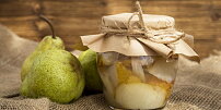 Zavařování hrušek může být jednodušší. Cukrový sirup nemusíte předem vůbec vařit