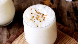 Indický nápoj lassi je dokonalým letním osvěžením. Je libo sladký, slaný nebo ovocný?