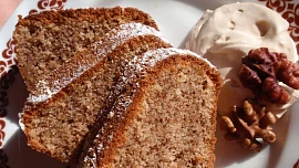 Výborná ořechová bábovka, kterou zvládne každý: Za dokonalou chuť vděčí jednomu snadnému kroku navíc