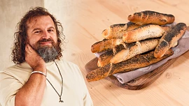 Jak peče rohlíky Josef Maršálek? Těsto podle něj nesmí při kynutí oschnout a prozradil trik, díky kterému budou nádherně křupavé