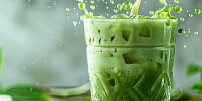 Matcha tonic je letním hitem kaváren: Osvěžující nápoj si doma připravíte za zlomek ceny, místo 140 vyjde na 12 Kč