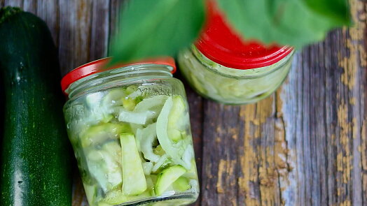 Cuketové matjesy: Letní lahůdka, která chutná nejlépe až po několika dnech. Důležité je vybrat správné cukety
