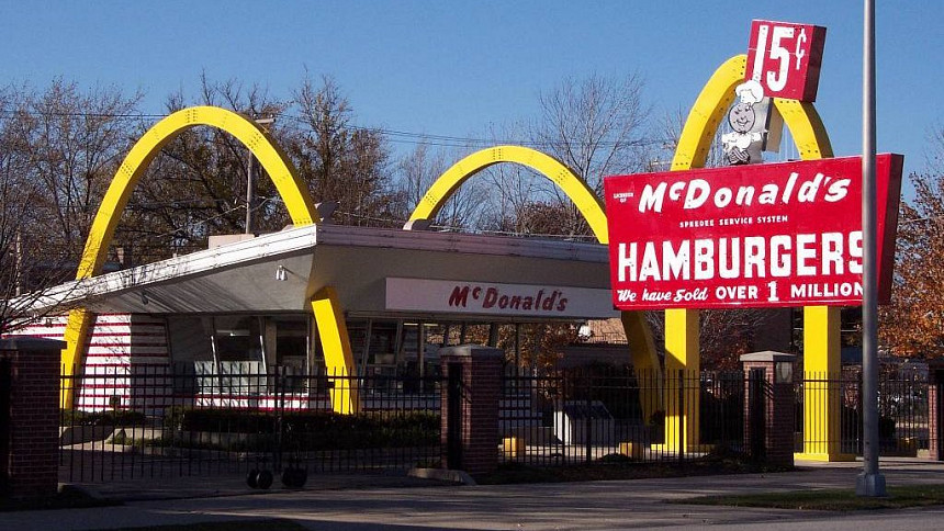 Za úspěch McDonaldu může syn českých emigrantů. Opravdu je hamburger tak nezdravý?
