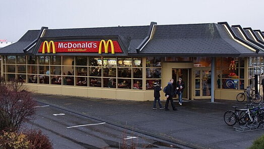McDonald's čelí žalobě kvůli cenám jídel. Umělá inteligence je údajně mohla ovlivňovat v neprospěch zákazníků
