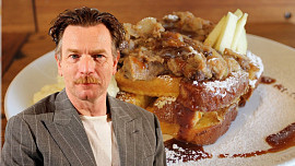Jídelní rozmary slavných: Herec Ewan McGregor sice jí zdravě, ale neodolá britské verzi žemlovky s pořádnou vrstvou másla