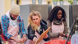Drama ve třetím díle MasterChef Česko 2023: Šílená kapitánka, krev a rvačka kvůli cibuli. Mrzí mě to, litoval Adam