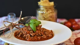 Jak vybrat kvalitní balené mleté maso? To pravé obsahuje méně než 1 % soli a žádné další přísady, vše najdete na etiketě