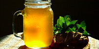 Trochu „opilá“ limonáda: Chlebový kvas zažene žízeň, osvěží a hlavu vám nezamotá. Takhle jej připravíte doma