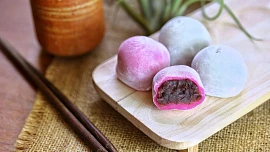 Japonské koláčky mochi jsou symbolem štěstí. Zkuste si je udělat doma podle našeho receptu!