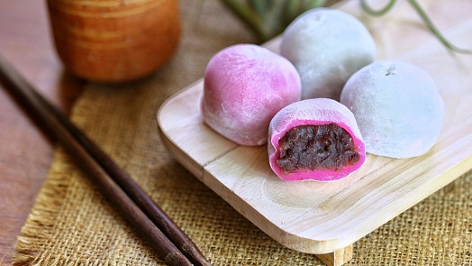 Japonské koláčky mochi jsou symbolem štěstí. Zkuste si je udělat doma podle našeho receptu!