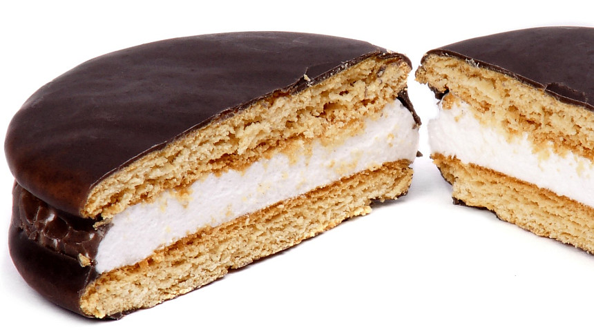 Moon pies aneb Měsíční koláčky: Křehké americké sušenkové sendviče s náplní nadýchanou jak obláček připravíte i doma