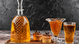 Domácí medovina krok za krokem: Oblíbený hříšně sladký a voňavý nápoj si snadno připravíte i doma