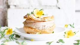 Úžasné francouzské věnečky Paris Brest voní lískovými oříšky. Proč se pečou ve tvaru kola?