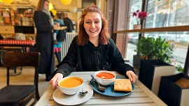 VIDEO: Eliška testuje polévkárny v Praze. Skvělou hrachovku mají v Podolí, vývar na Pankráci