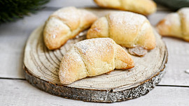 Nekynuté svatomartinské rohlíčky s ořechovou náplní: Křehké těsto, božská náplň a snadná příprava vás dostanou