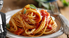 Jídelní rozmary slavných: Herec Paul Newman založil firmu na výrobu dresinků a měl rád špagety s pálivou omáčkou