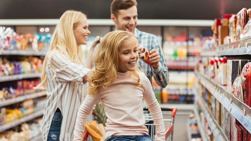Přehled supermarketů, které zůstanou otevřené během svátků 5. a 6. července, a jak si poradit s online objednávkou