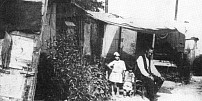 Dělnické rodiny před sto lety: Za mzdu 180 korun měsíčně se moc nepořídilo, kilogram masa stál 16 korun, sádla 18 Kč a pivo 3 Kč