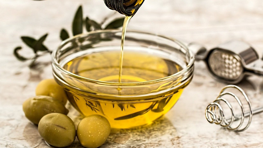 Porovnání olejů: Opravdu je olivový nejzdravější? A kterému druhu se raději vyhnout?