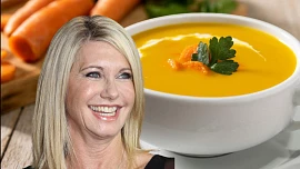 Olivia Newton-John, hvězda filmu Pomáda, ráda vařila a vydala kuchařku. Pochutnala si na pálivé mrkvové polévce