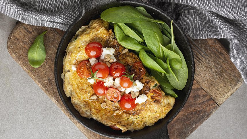 9 nejzajímavějších způsobů, jak využít igelitové sáčky: Hodí se při obalování, zdobení i pro přípravu „sáčkové omelety“